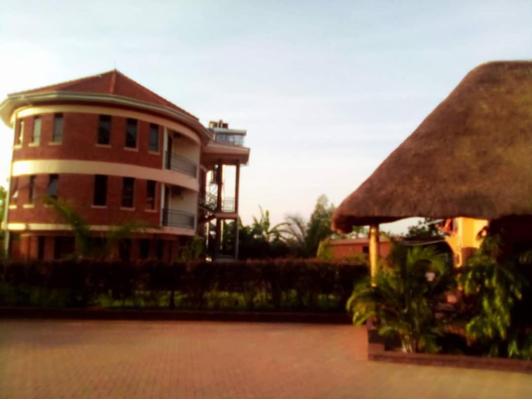 Nile Bridge Cottages 金贾 外观 照片